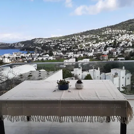 Two Storey With Sea View In A With Pool Casa de Férias