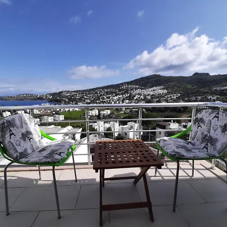 Two Storey With Sea View In A With Pool 度假居 *