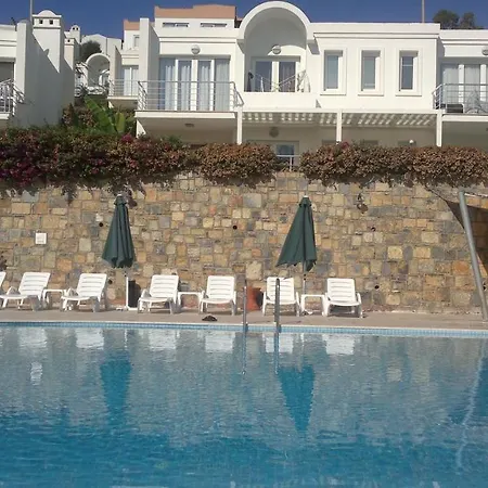 Two Storey With Sea View In A With Pool 度假居